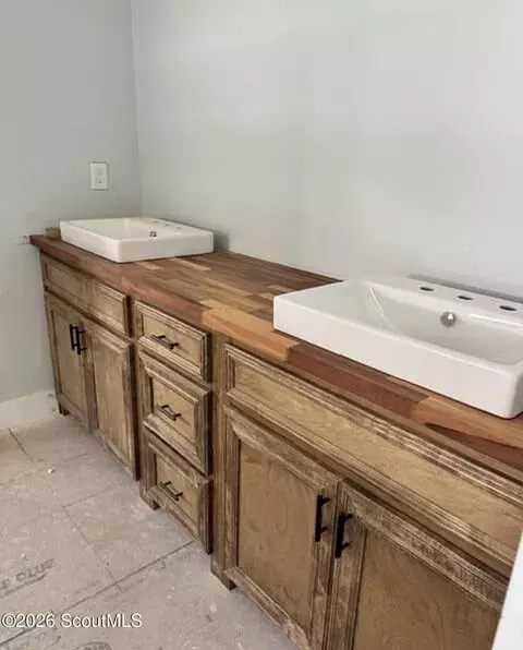 Bath - 893 E 1st St, Midway, GA 31320 photo 1 of 2