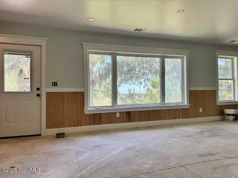 Living - 893 E 1st St, Midway, GA 31320 photo 1 of 1