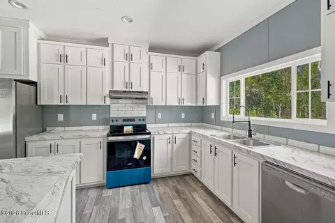 Kitchen - 2139 Susie Baker Rd NE, Townsend, GA 31331 photo 3 of 5