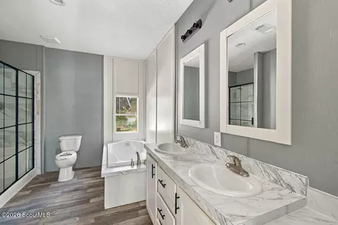 Bath - 2139 Susie Baker Rd NE, Townsend, GA 31331 photo 2 of 3