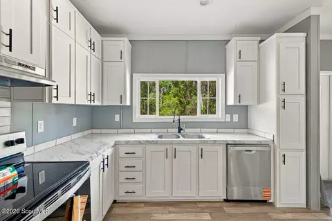 Kitchen - 2139 Susie Baker Rd NE, Townsend, GA 31331 photo 5 of 5