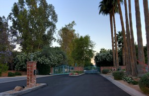 2944 N Manor Dr, Phoenix, AZ 85014 photo 1