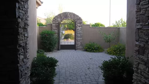 2288 E Orleans Dr, Gilbert, AZ 85298 photo 4