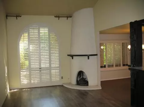 110 Echo Ln, Phoenix, AZ 85020 photo 1