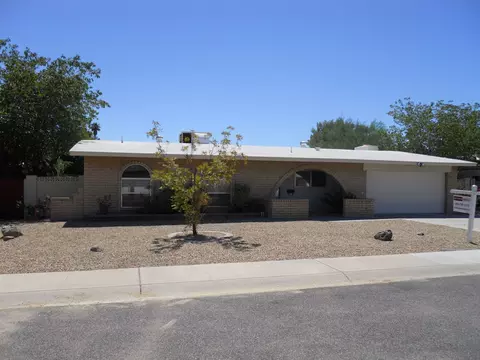 3907 E Paradise Dr, Phoenix, AZ 85028 photo 1