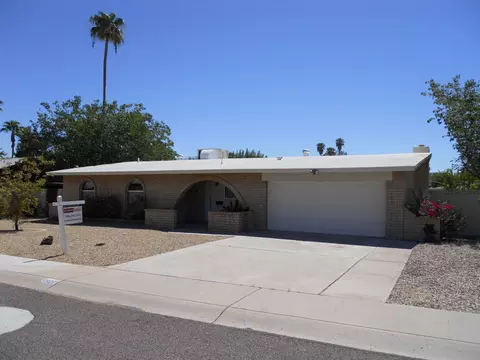 3907 E Paradise Dr, Phoenix, AZ 85028 photo 2