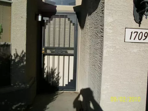 1709 E Morgan Ct, Gilbert, AZ 85295 photo 4