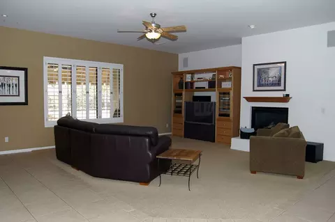5238 E Herrera Dr, Phoenix, AZ 85054 photo 2