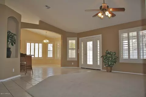 182 N Cobblestone St, Gilbert, AZ 85234 photo 3