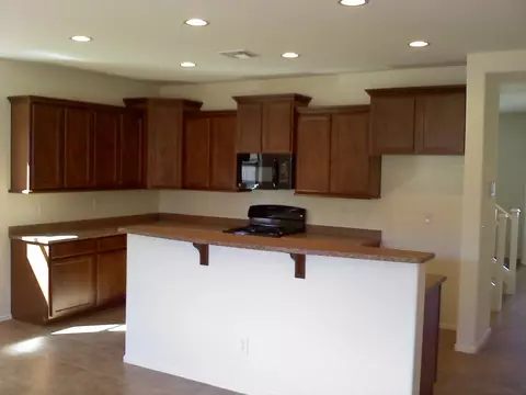 3907 E Branham Ln, Phoenix, AZ 85042 photo 2