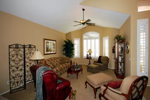 422 E Silverwood Dr, Phoenix, AZ 85048 photo 7