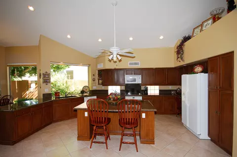 422 E Silverwood Dr, Phoenix, AZ 85048 photo 9