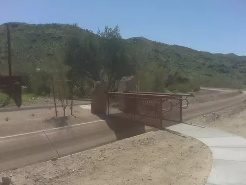 3911 E Branham Ln, Phoenix, AZ 85042 photo 3