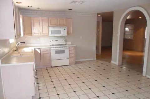 2219 E Hillery Dr, Phoenix, AZ 85022 photo 5