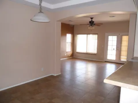 1529 E Branham Ln, Phoenix, AZ 85042 photo 4