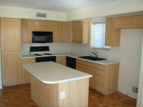 2231 S Peppertree Dr, Gilbert, AZ 85295 photo 2
