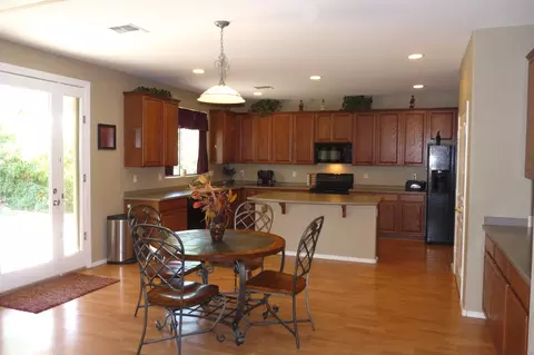 1569 E Iris Dr, Chandler, AZ 85286 photo 3