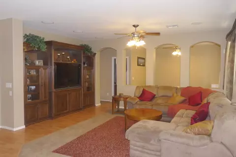 1569 E Iris Dr, Chandler, AZ 85286 photo 2