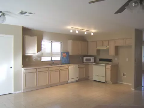 715 E Potter Dr, Phoenix, AZ 85024 photo 4