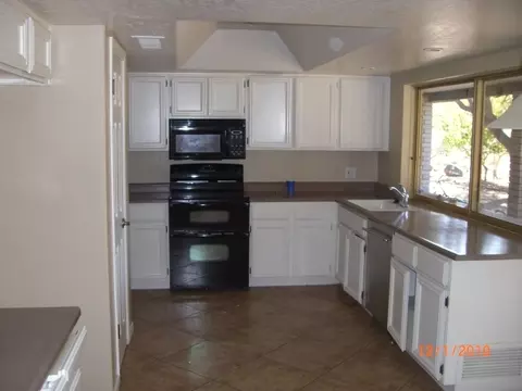 3001 E Calaveros Dr, Phoenix, AZ 85028 photo 7