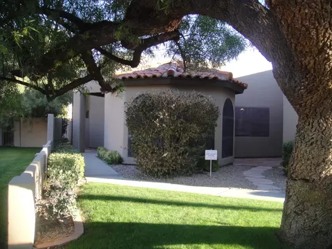 4070 E Round Hill Dr, Phoenix, AZ 85028 photo 1