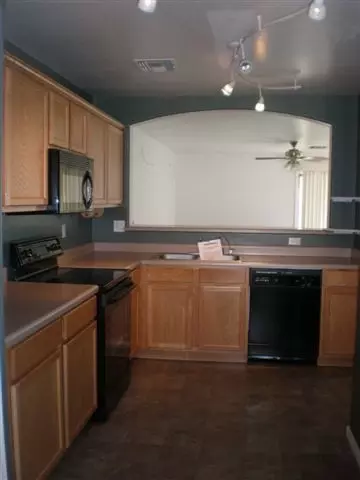 7111 S 23rd Ln, Phoenix, AZ 85041 photo 3