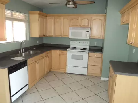 331 E Leah Ln, Gilbert, AZ 85234 photo 2