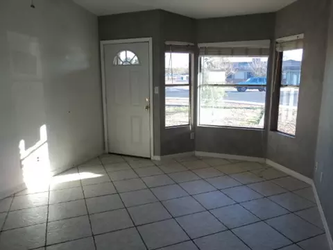 331 E Leah Ln, Gilbert, AZ 85234 photo 3