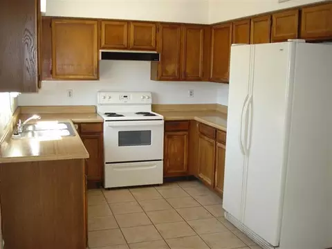 1015 W Hackamore St, Mesa, AZ 85201 photo 2