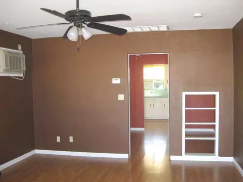 545 W Pepper Pl, Mesa, AZ 85201 photo 2