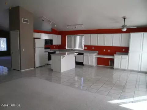 823 W Cooley Dr, Gilbert, AZ 85233 photo 4