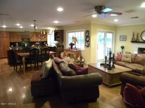 815 E Circle Rd, Phoenix, AZ 85020 photo 12