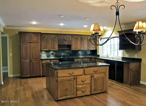 815 E Circle Rd, Phoenix, AZ 85020 photo 7