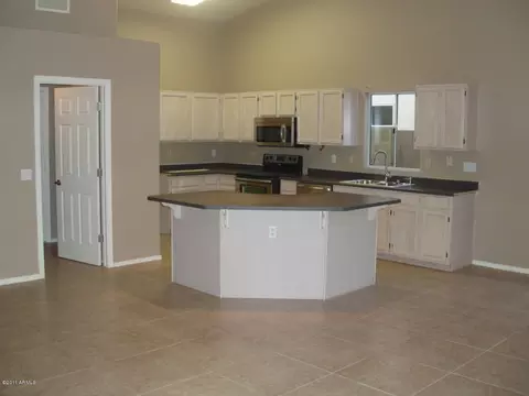 2938 E Blackhawk Dr, Phoenix, AZ 85050 photo 1