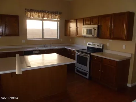 64 E Smoke Tree Rd, Gilbert, AZ 85296 photo 4