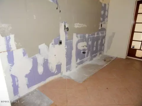 6413 W Mitchell Dr, Phoenix, AZ 85033 photo 8