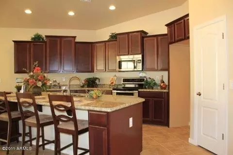 609 E Pearce Rd, Phoenix, AZ 85042 photo 1