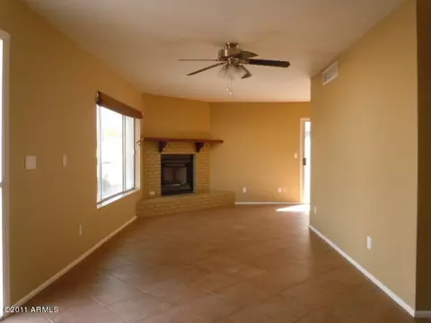 735 E Michelle Dr, Phoenix, AZ 85022 photo 2
