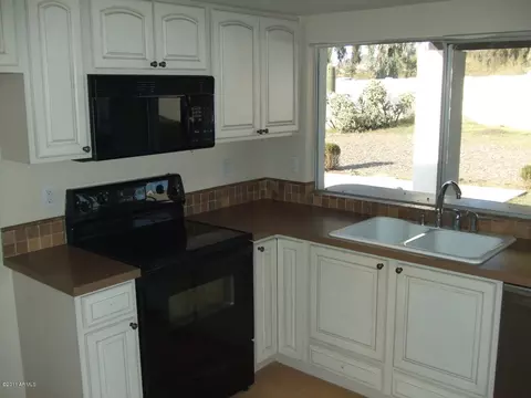 640 E Calavar Rd, Phoenix, AZ 85022 photo 5