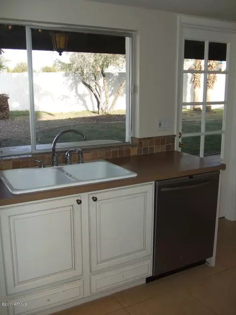 640 E Calavar Rd, Phoenix, AZ 85022 photo 6