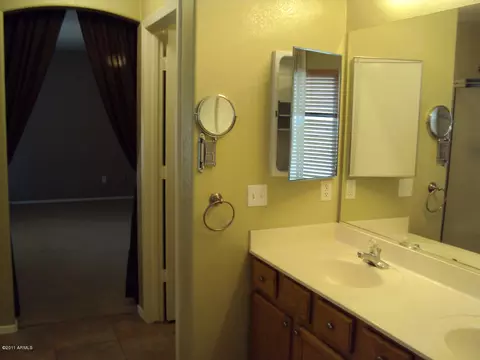 1930 E Vineyard Rd, Phoenix, AZ 85042 photo 9