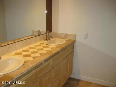 2423 E Squaw Peak Dr, Phoenix, AZ 85016 photo 15