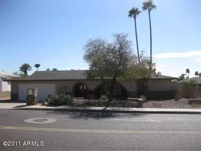 2423 E Squaw Peak Dr, Phoenix, AZ 85016 photo 1