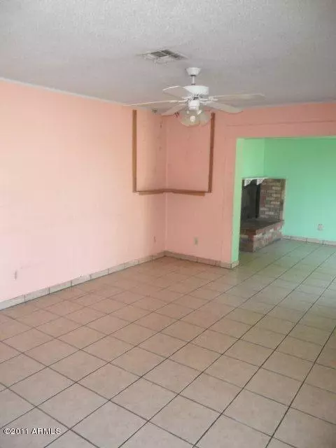 7525 W Mitchell Dr, Phoenix, AZ 85033 photo 2