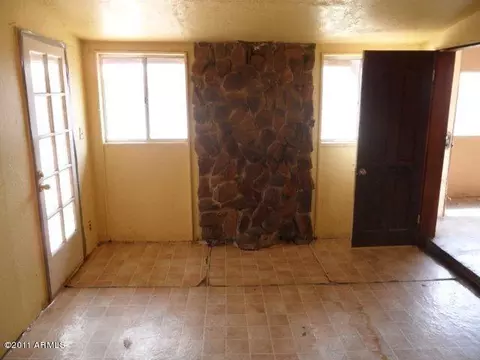 7525 W Mitchell Dr, Phoenix, AZ 85033 photo 5