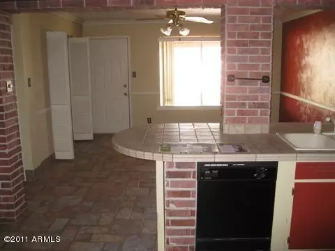 252 W Juniper St, Mesa, AZ 85201 photo 3