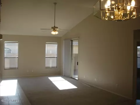 725 E Cathy Dr, Gilbert, AZ 85296 photo 4