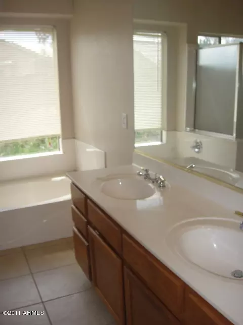 725 E Cathy Dr, Gilbert, AZ 85296 photo 8