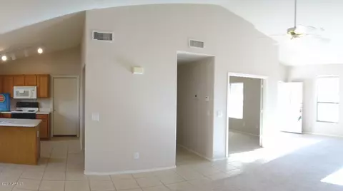 725 E Cathy Dr, Gilbert, AZ 85296 photo 3