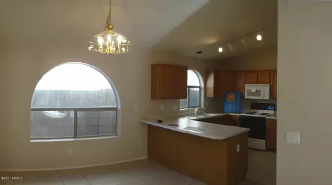 725 E Cathy Dr, Gilbert, AZ 85296 photo 2